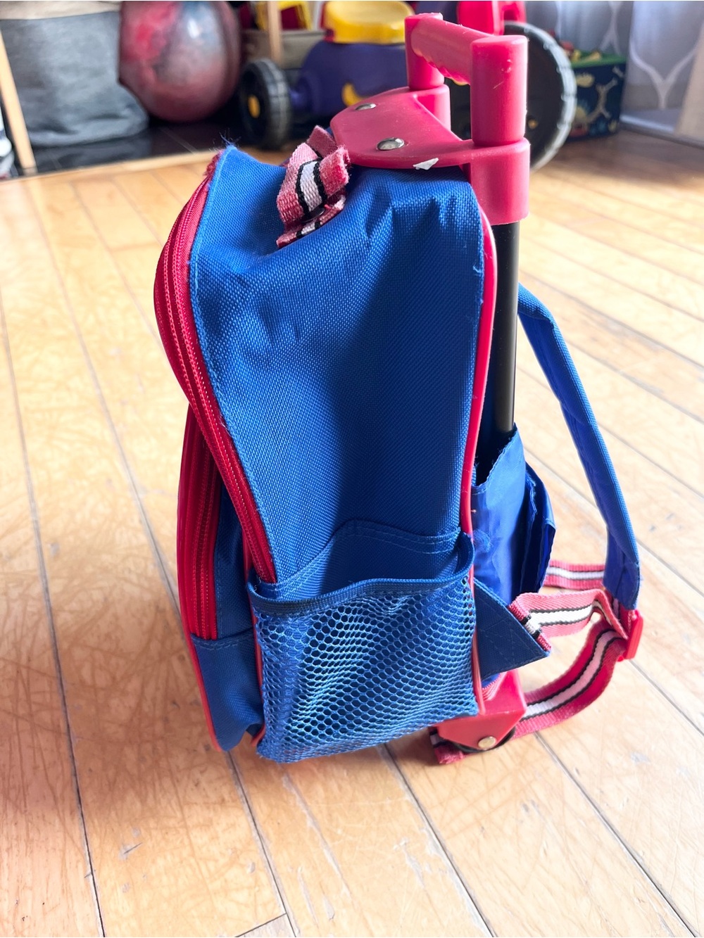 Disney Pixar Vintage Small FINDING NEMO Rolling Backpack - Picture 2 of 12
